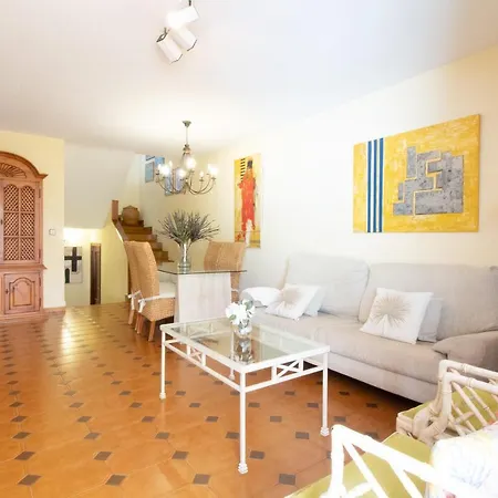 Global Properties, Adosado Con Piscina En La Playa De Canet Holiday home