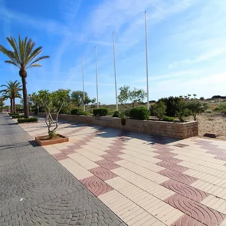 Global Properties, Adosado Con Piscina En La Playa De Canet Holiday home *