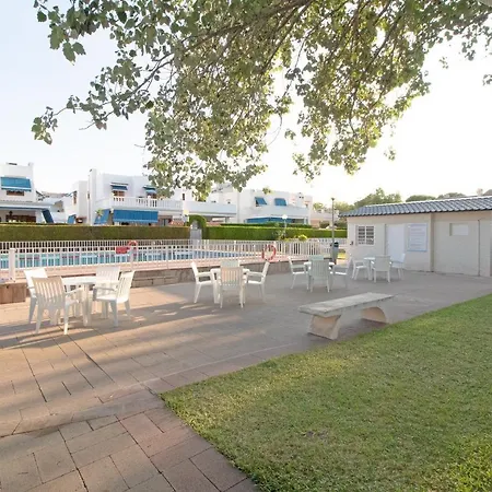Global Properties, Adosado Con Piscina En La Playa De Canet